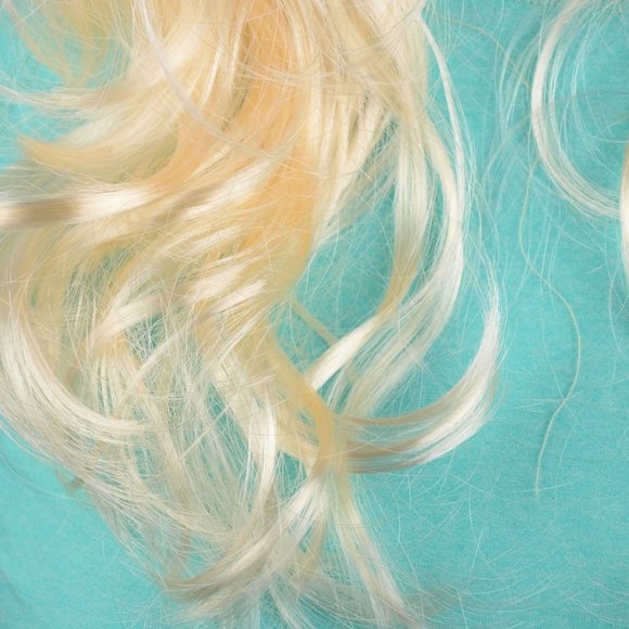 Wavy Blonde Hair Wig - Chest Length - Picture 5 of 9